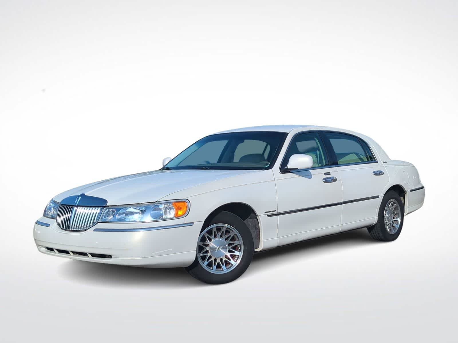2000 Lincoln Town Car Signature's photo