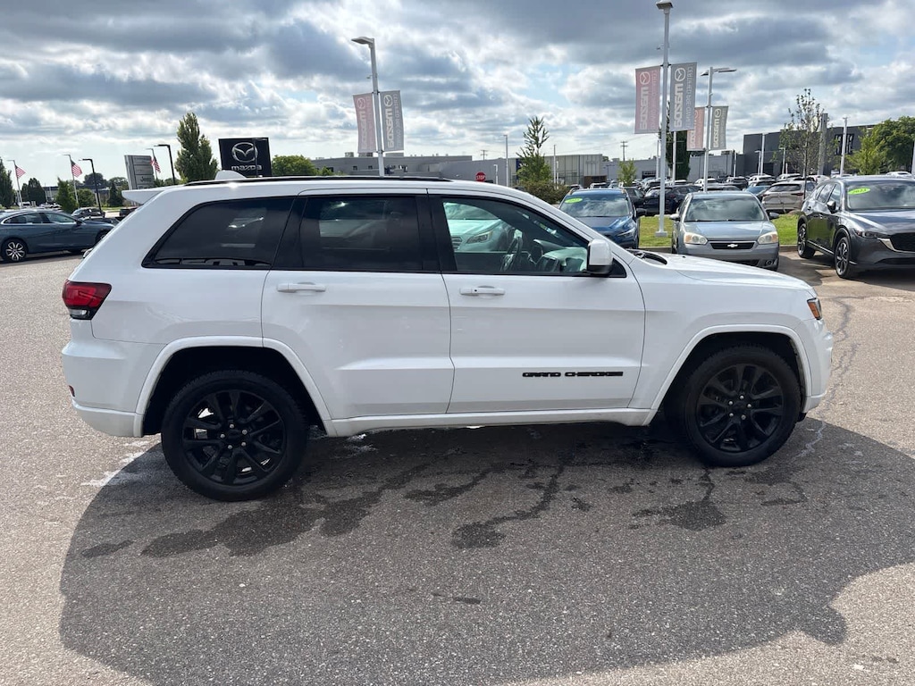 Used 2017 Jeep Grand Cherokee Laredo 4x4 SUV