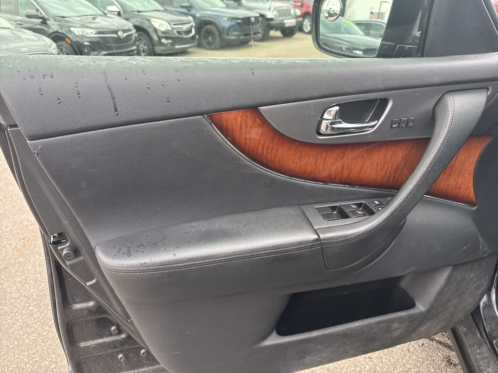 Thumbnail: 2012 INFINITI FX35 - 8