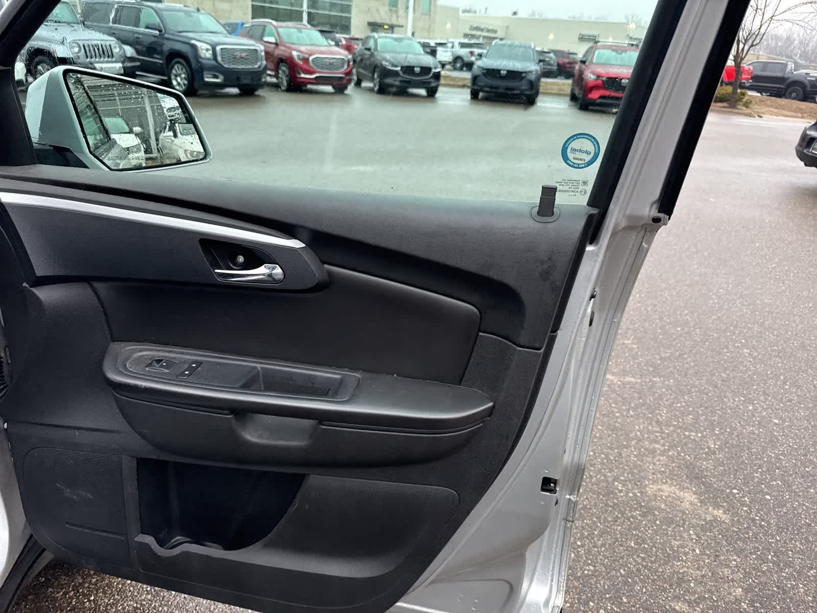 Thumbnail: 2010 Chevrolet Traverse - 24