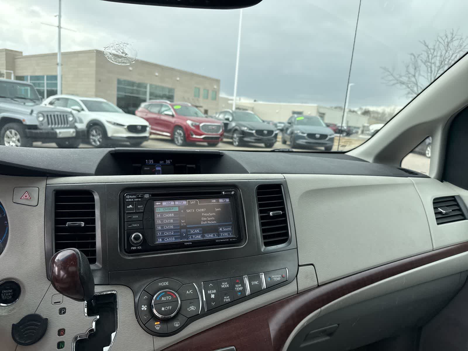 Thumbnail: 2013 Toyota Sienna - 20