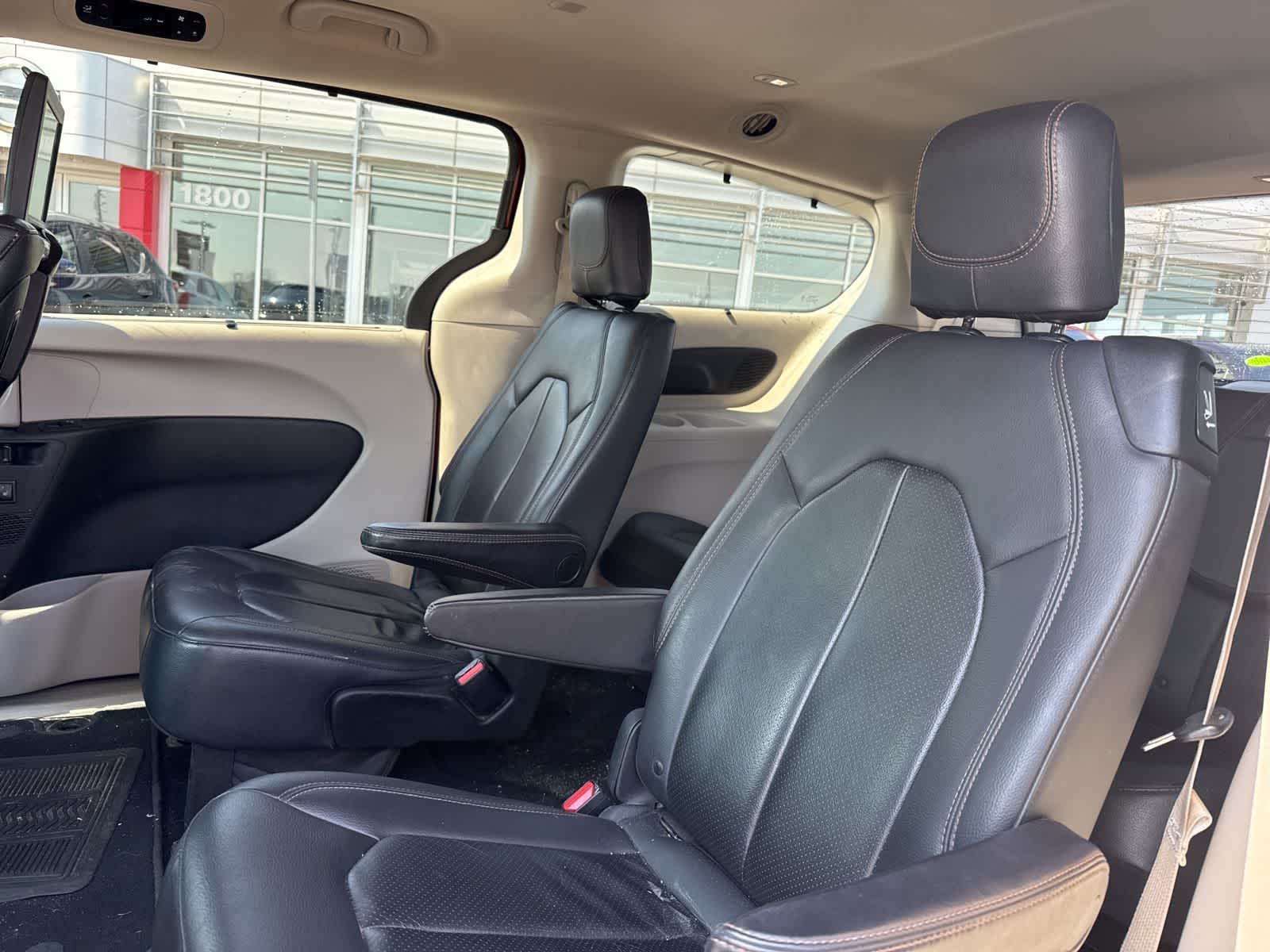 Thumbnail: 2017 Chrysler Pacifica - 16