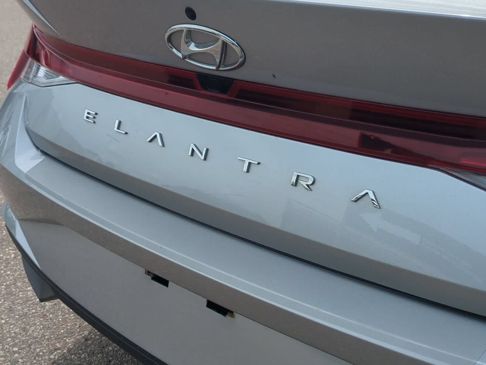 Thumbnail: 2022 Hyundai Elantra - 12