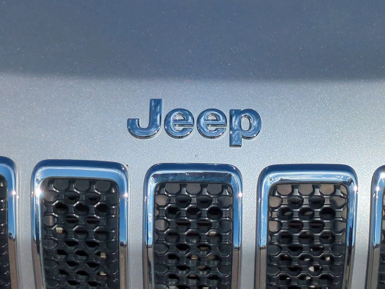 Thumbnail: 2019 Jeep Cherokee - 11