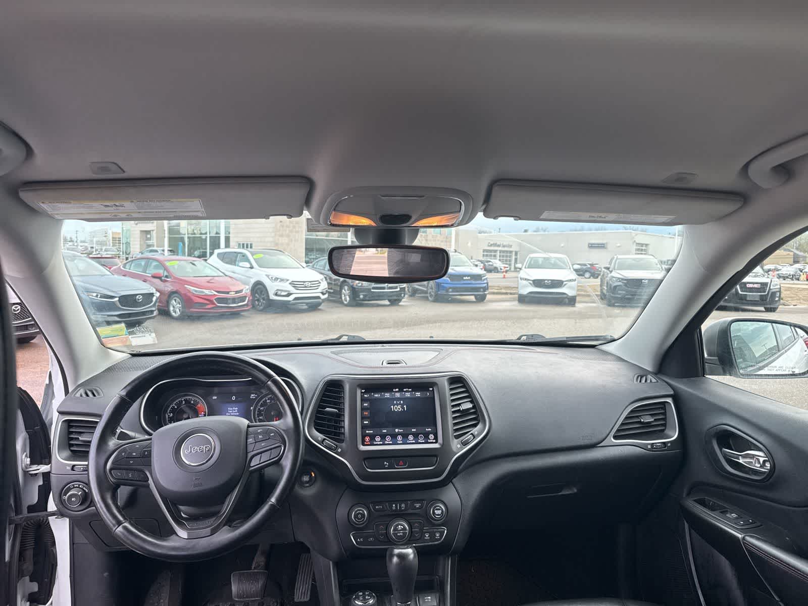 Thumbnail: 2019 Jeep Cherokee - 18