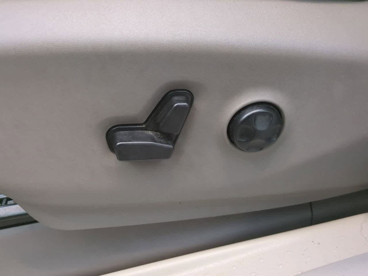 Thumbnail: 2017 Chrysler Pacifica - 16