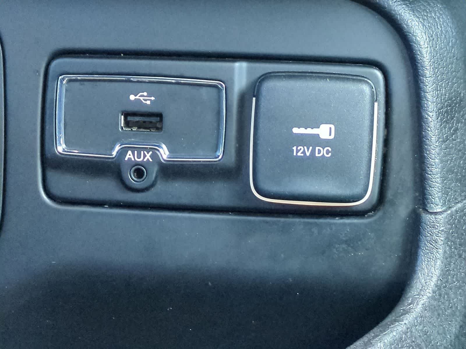 Thumbnail: 2017 Jeep Renegade - 29