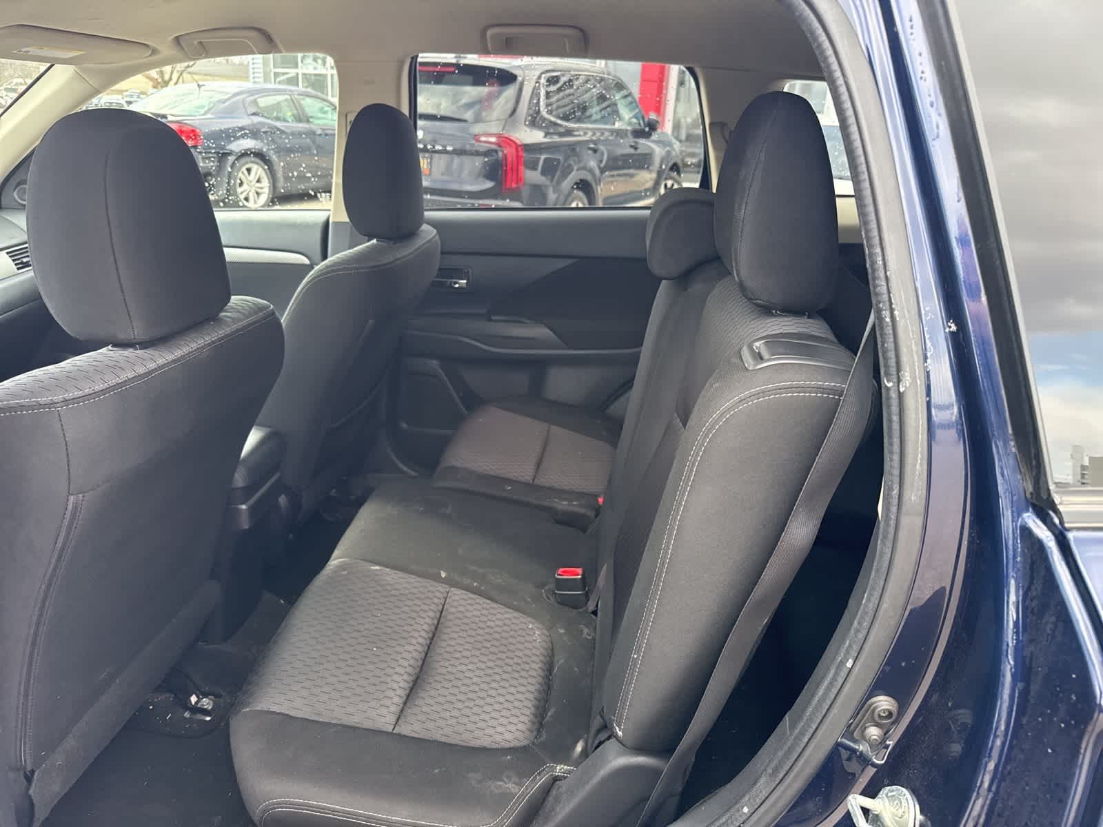 Thumbnail: 2015 Mitsubishi Outlander - 16