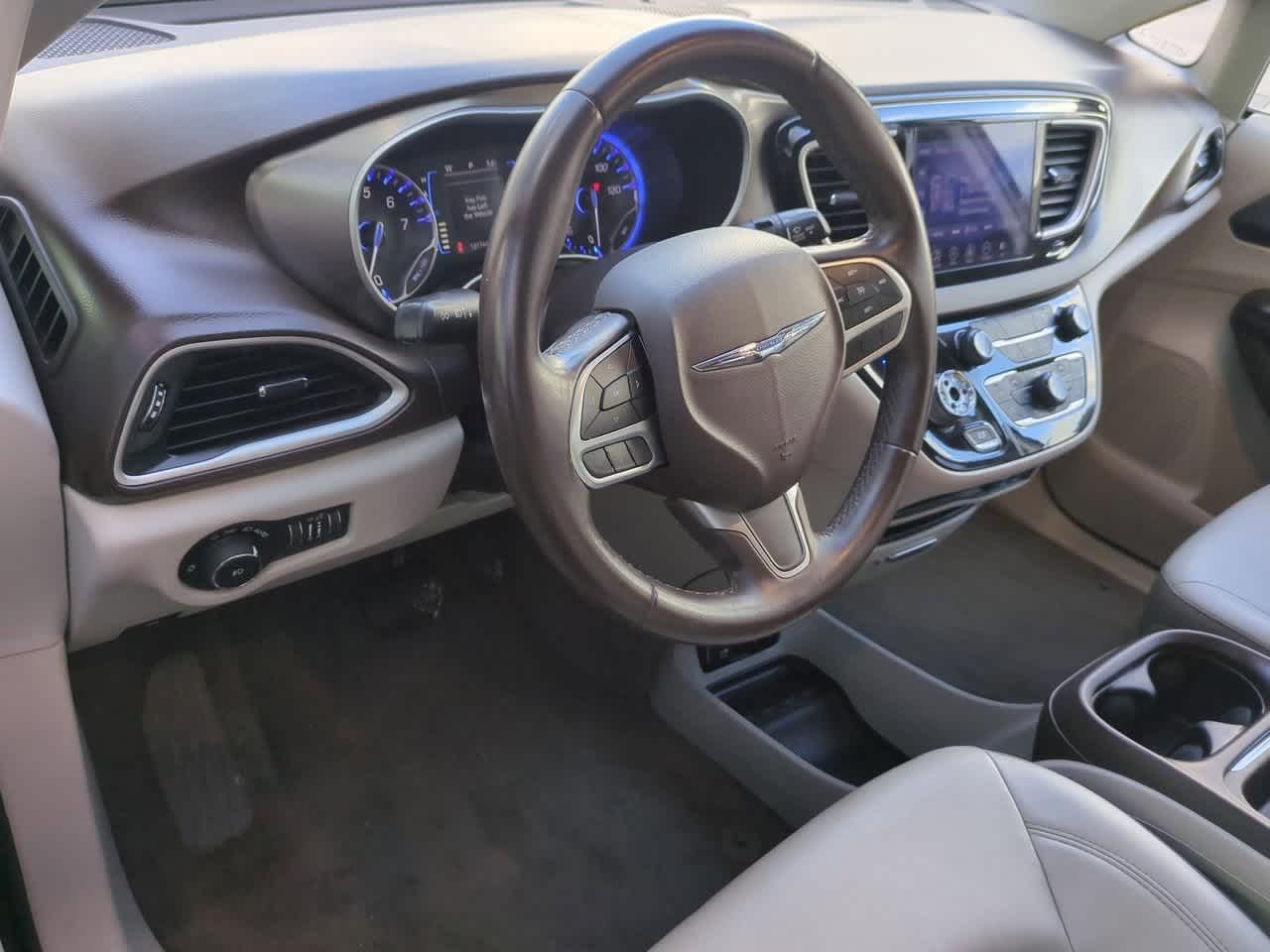 Thumbnail: 2017 Chrysler Pacifica - 2