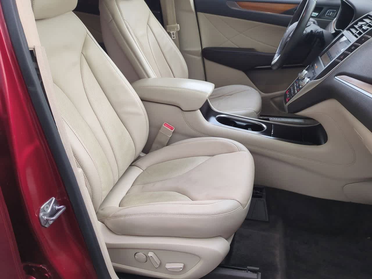 Thumbnail: 2017 Lincoln MKC - 20