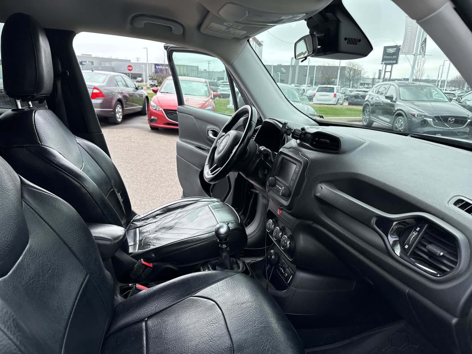 Thumbnail: 2017 Jeep Renegade - 23