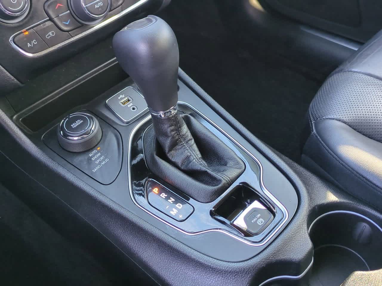 Thumbnail: 2019 Jeep Cherokee - 29