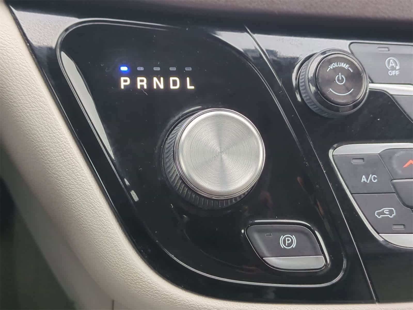 Thumbnail: 2018 Chrysler Pacifica - 32