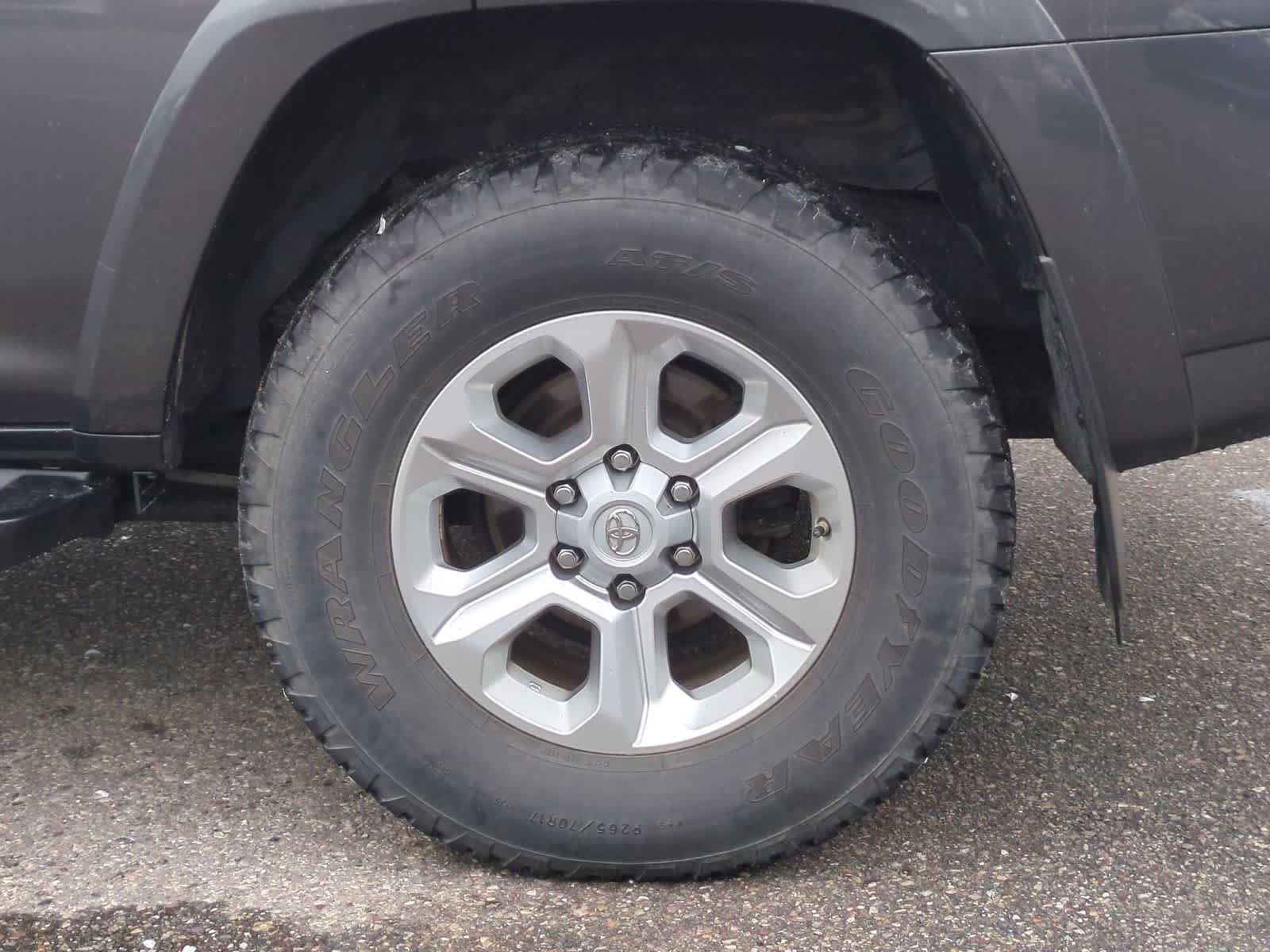 Thumbnail: 2014 Toyota 4Runner - 13