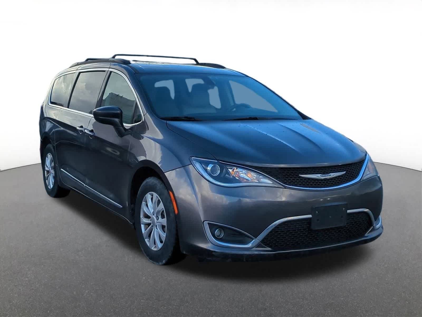 Thumbnail: 2017 Chrysler Pacifica - 8