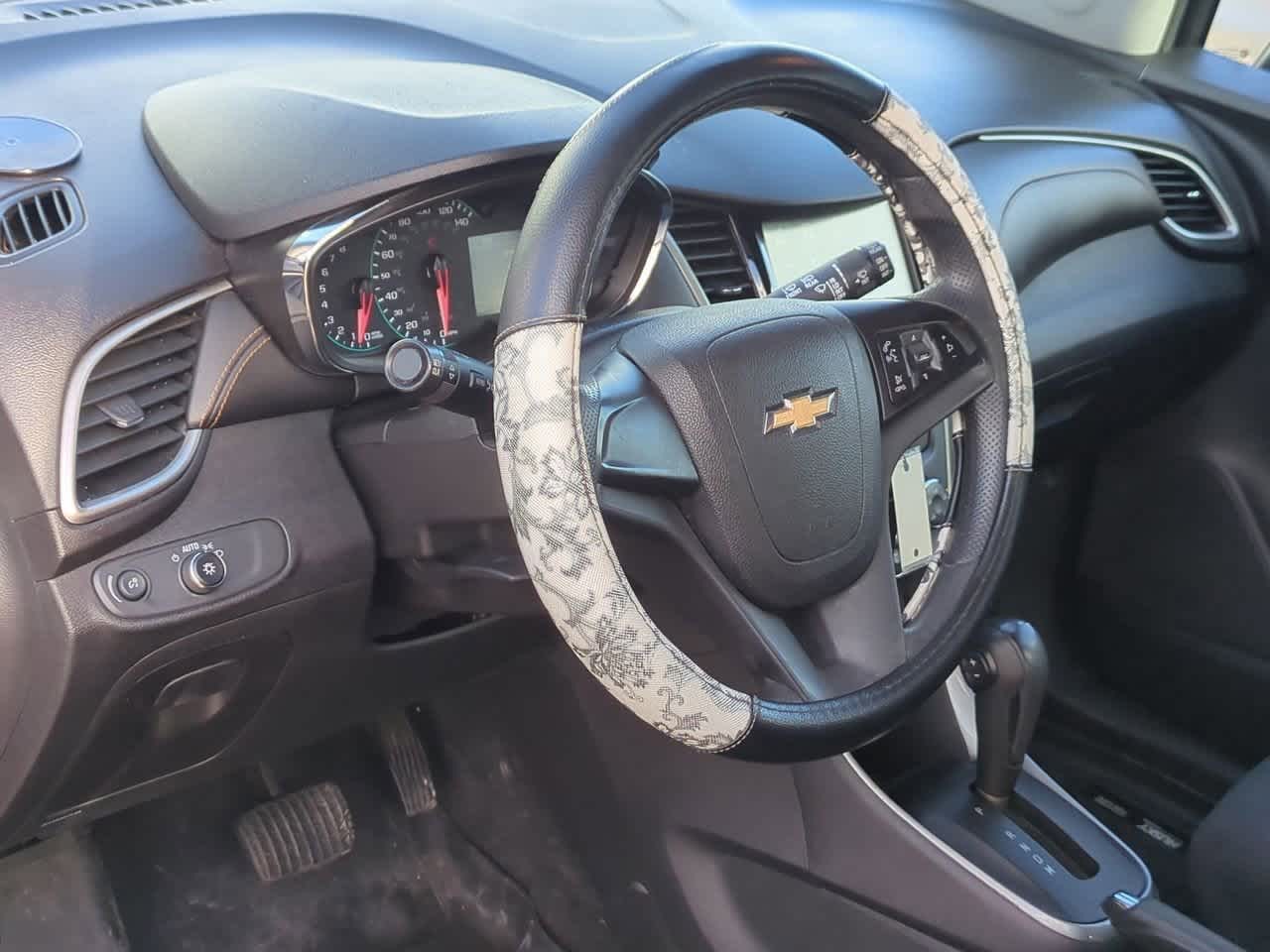 Thumbnail: 2017 Chevrolet Trax - 2