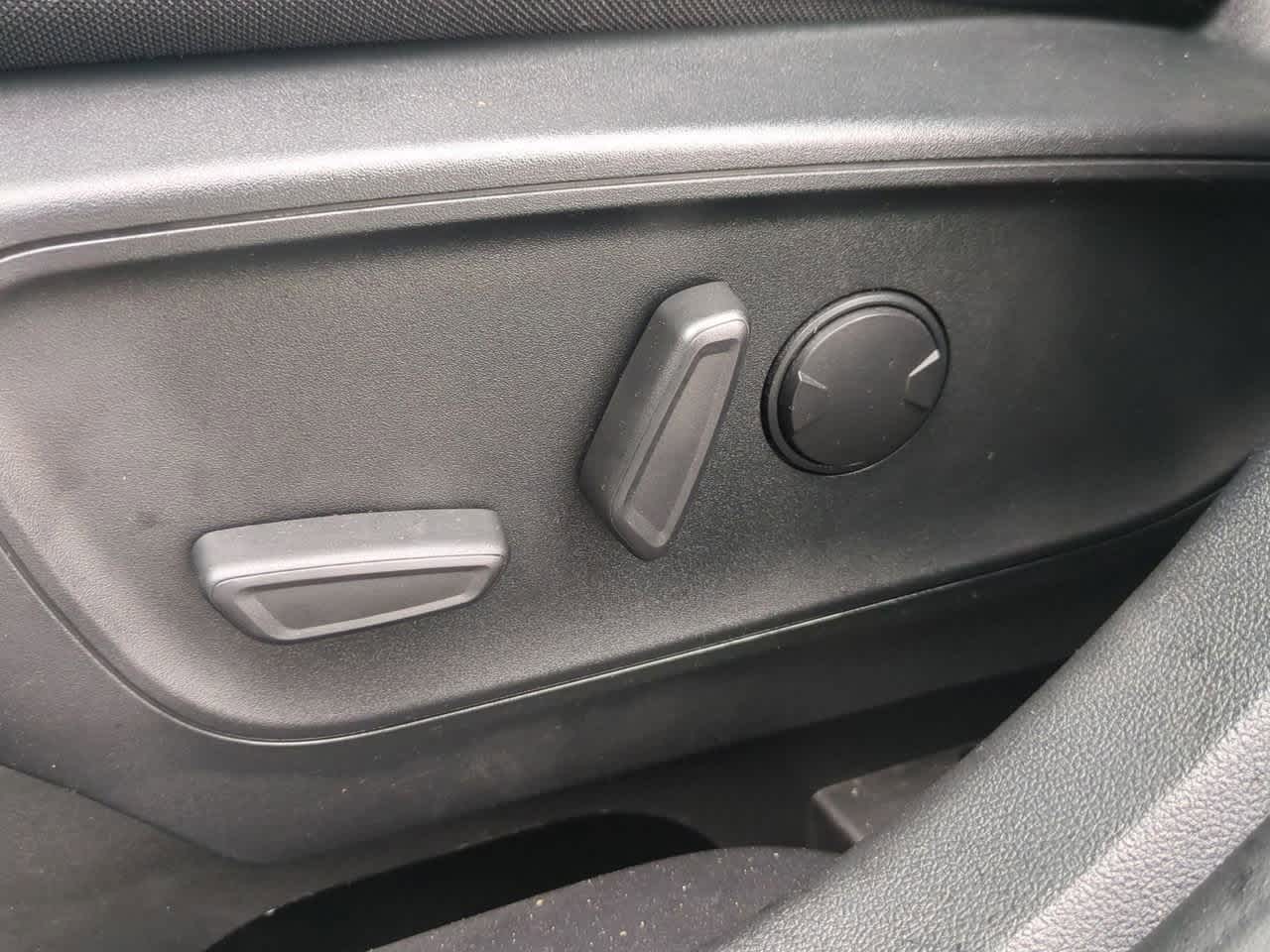 Thumbnail: 2022 Ford Escape - 16