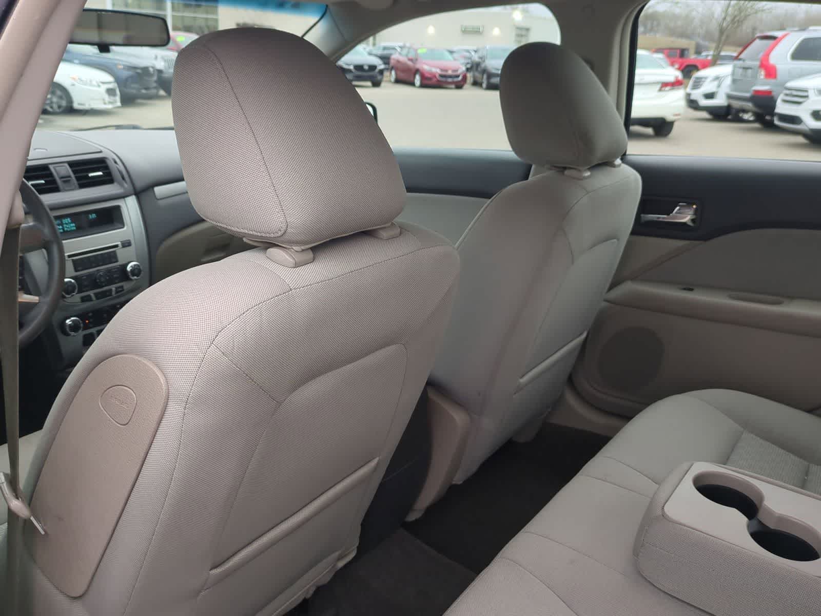 Thumbnail: 2010 Ford Fusion - 17