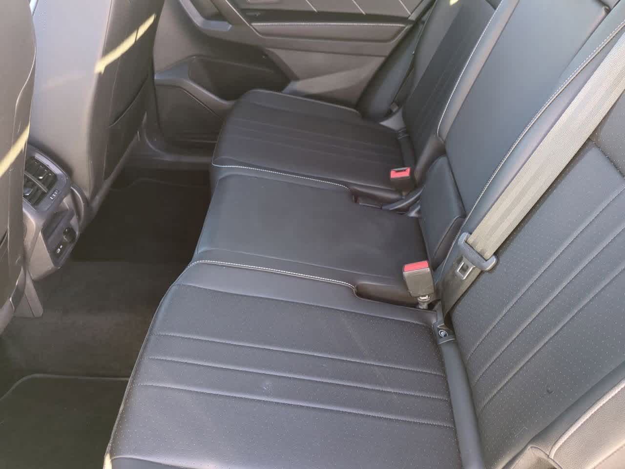 Thumbnail: 2023 Volkswagen Tiguan - 18