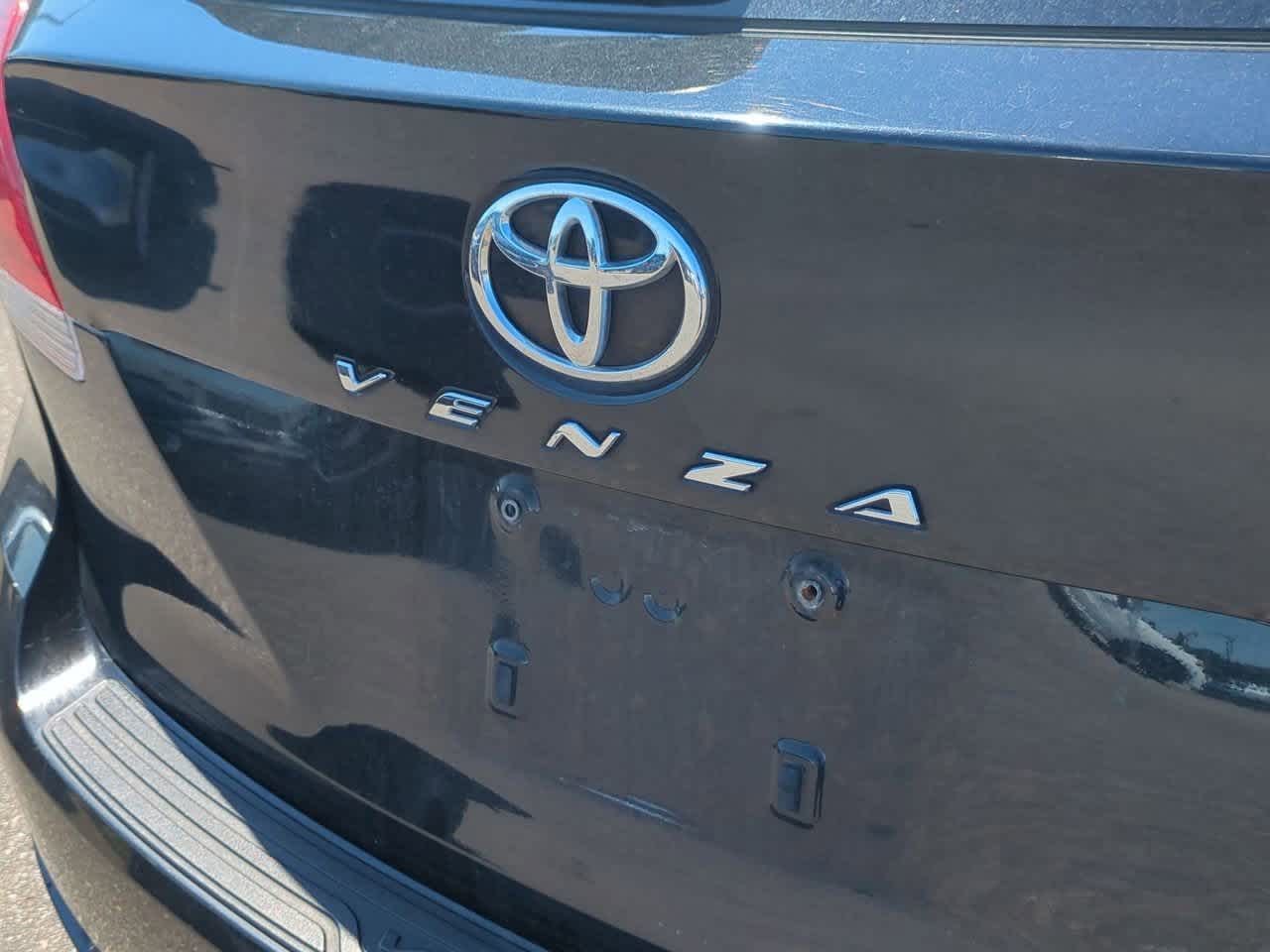 Thumbnail: 2011 Toyota Venza - 12