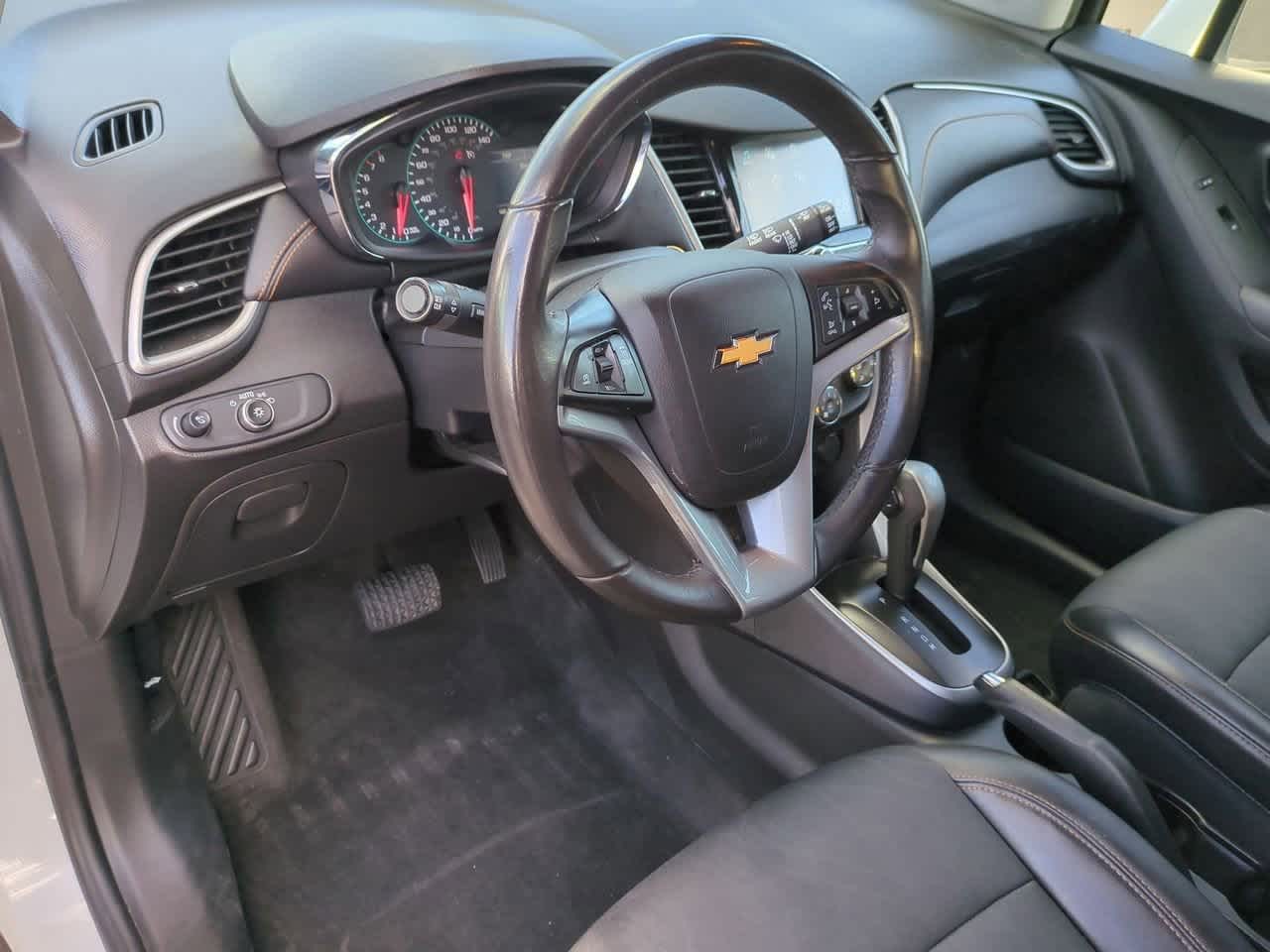 2017 Chevrolet Trax LT photo 2