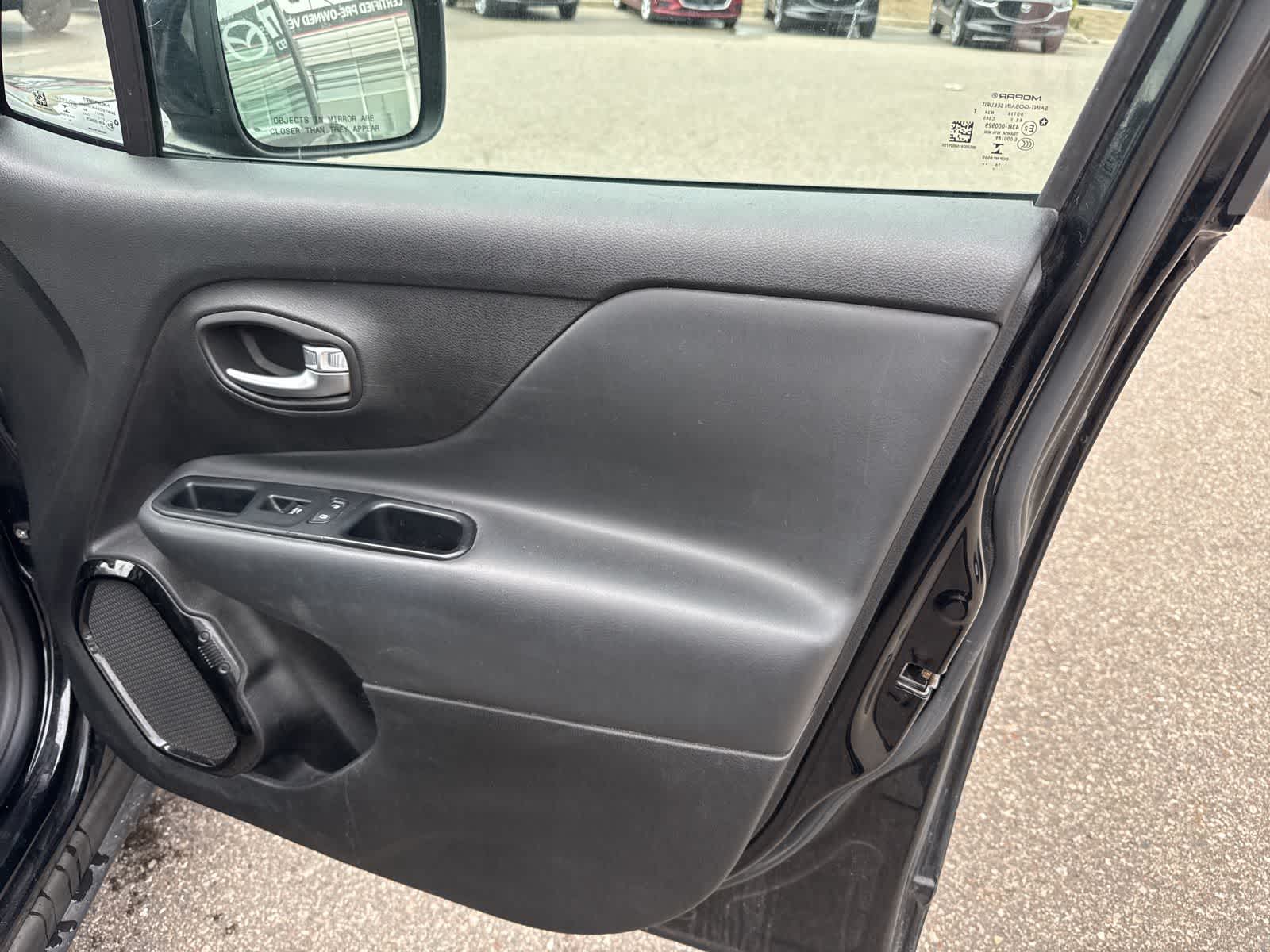 Thumbnail: 2017 Jeep Renegade - 24