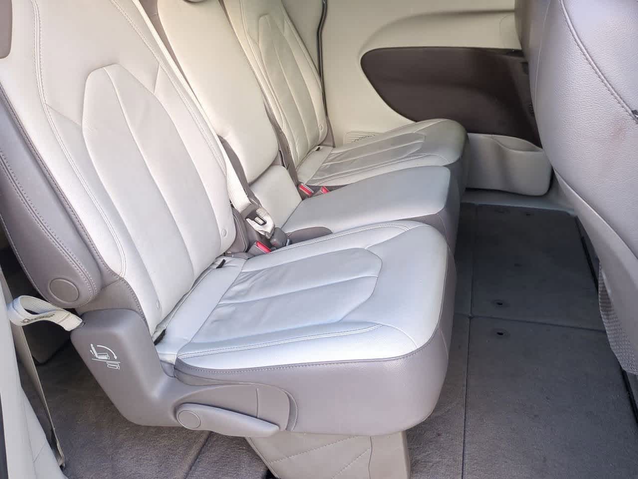 Thumbnail: 2017 Chrysler Pacifica - 19