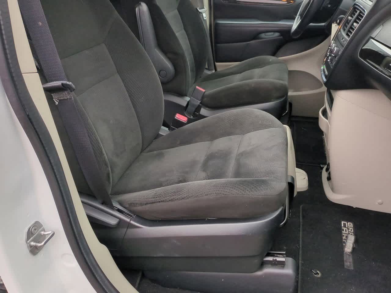 Thumbnail: 2016 Dodge Grand Caravan - 21