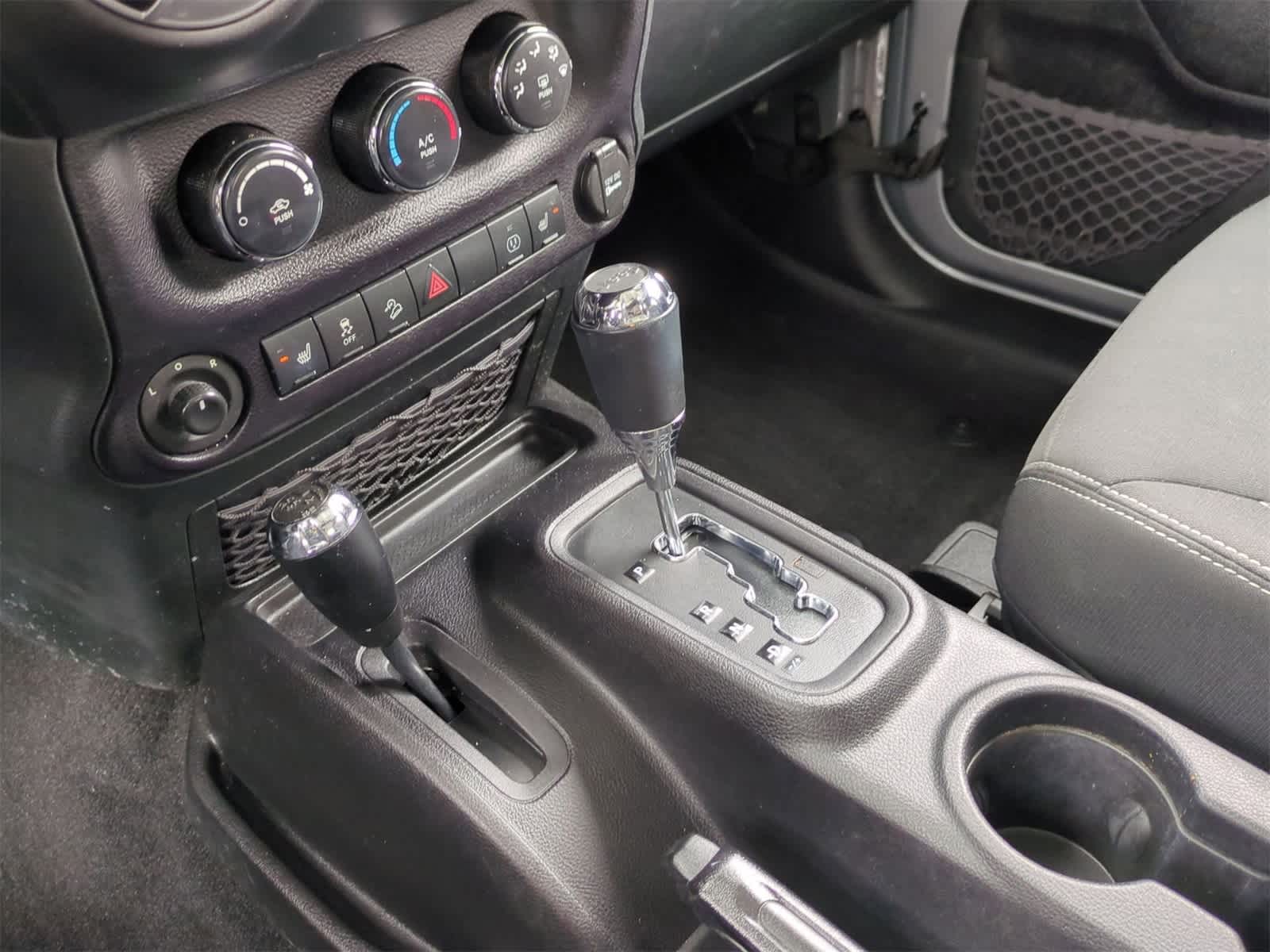 Thumbnail: 2015 Jeep Wrangler - 28