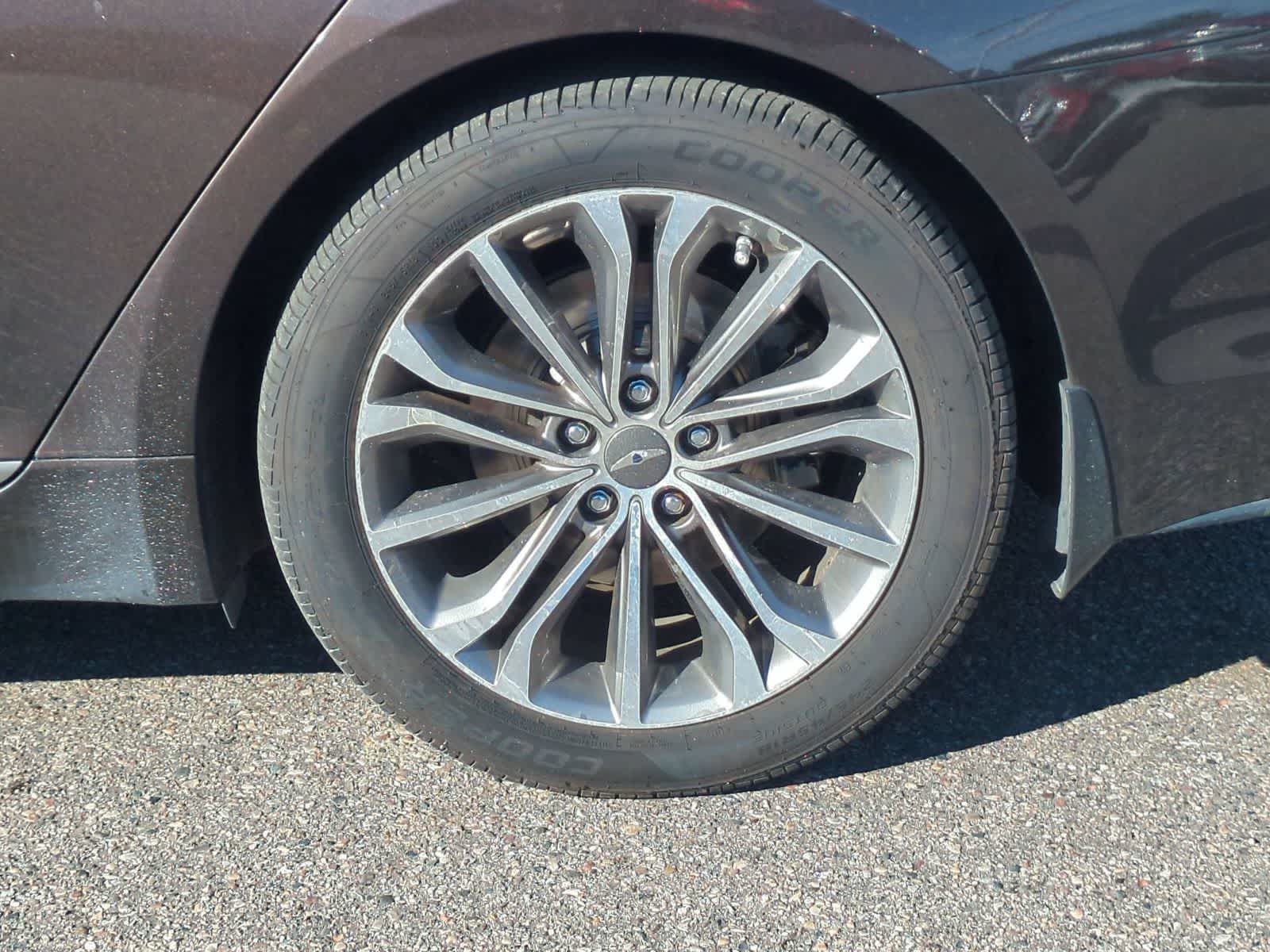 Thumbnail: 2015 Hyundai Genesis - 13