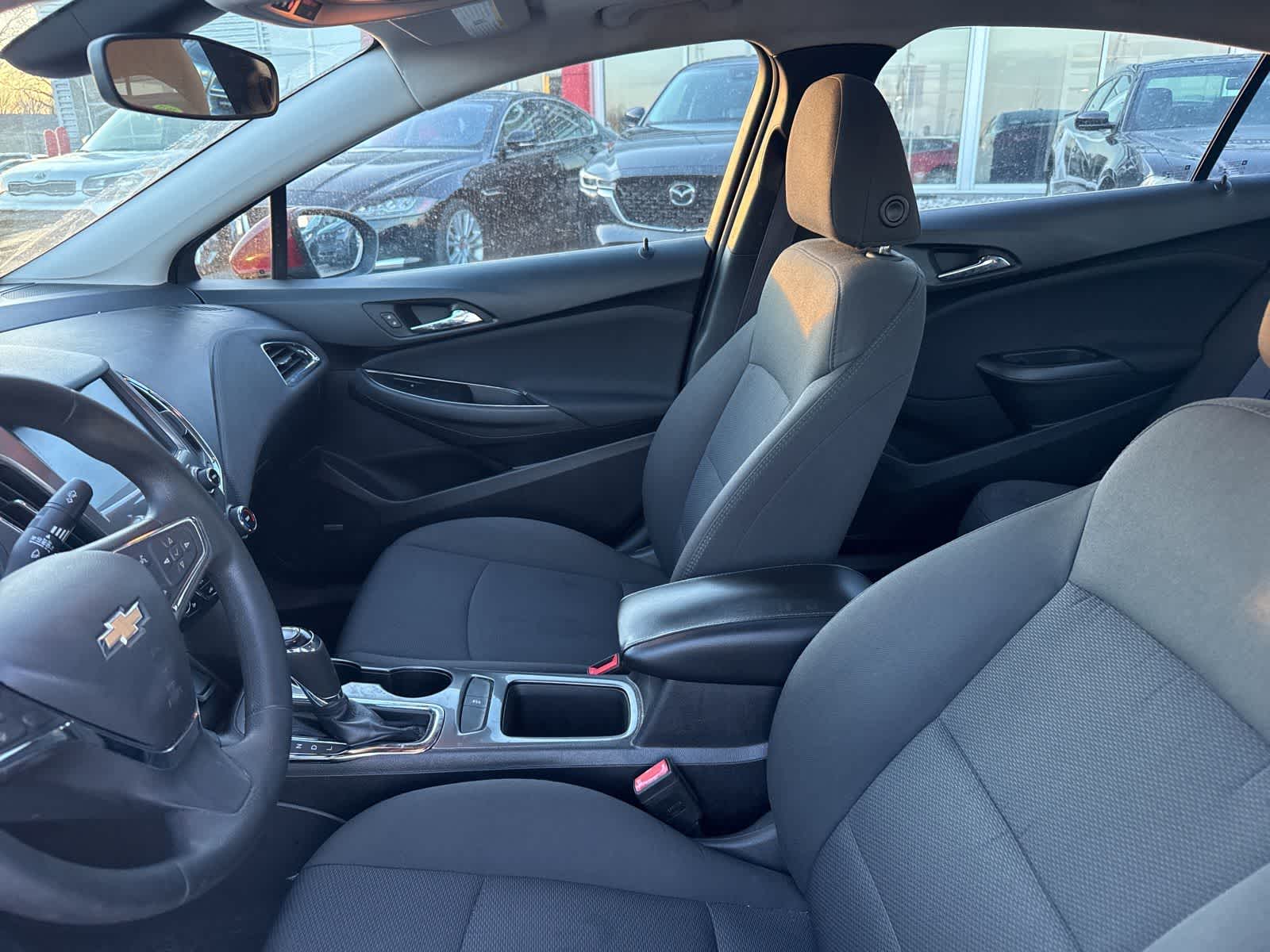 Thumbnail: 2017 Chevrolet Cruze - 14