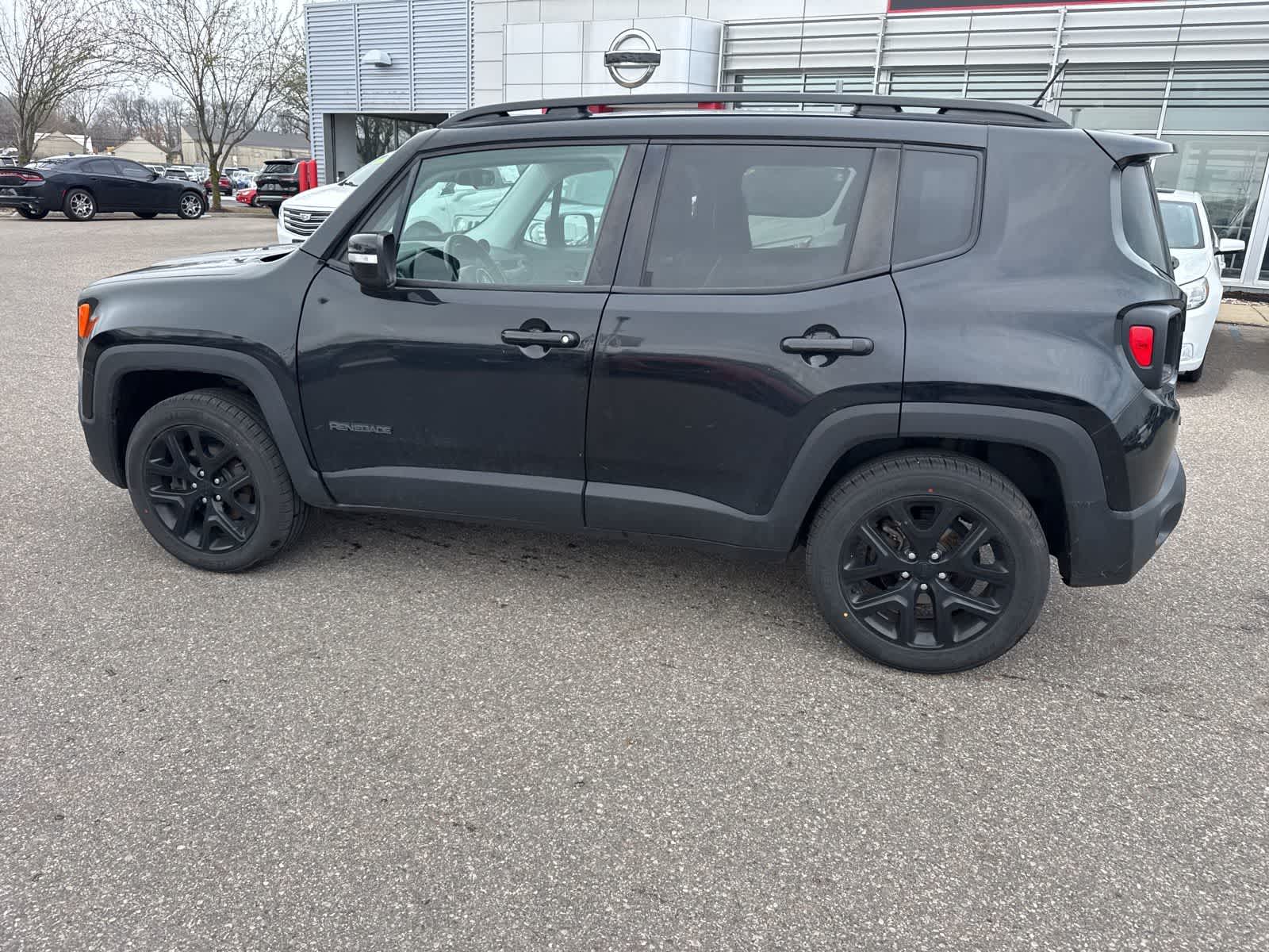 Thumbnail: 2017 Jeep Renegade - 8