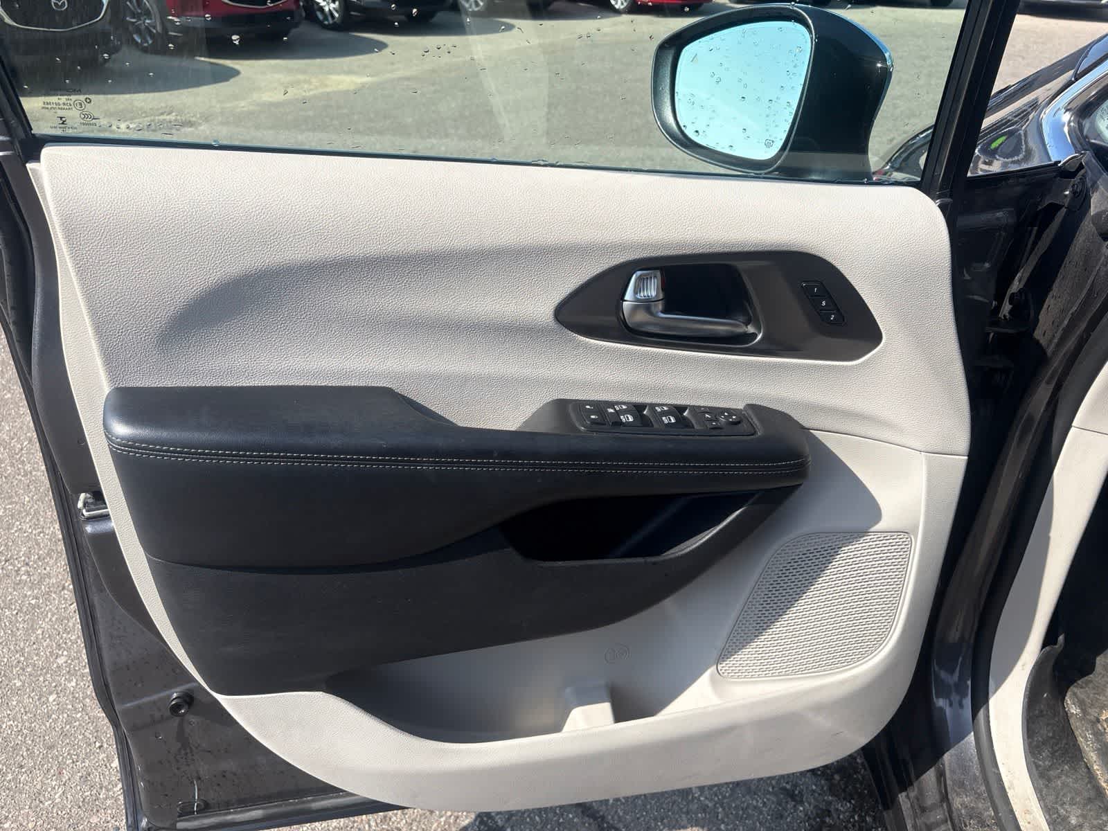Thumbnail: 2019 Chrysler Pacifica - 15
