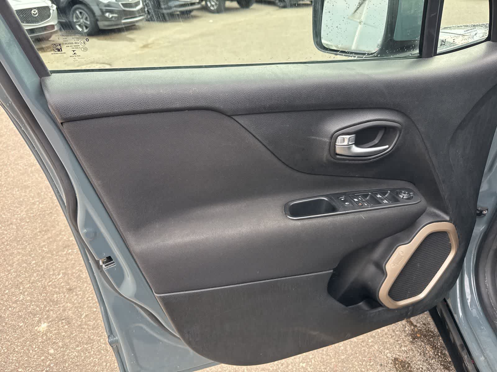 Thumbnail: 2017 Jeep Renegade - 15