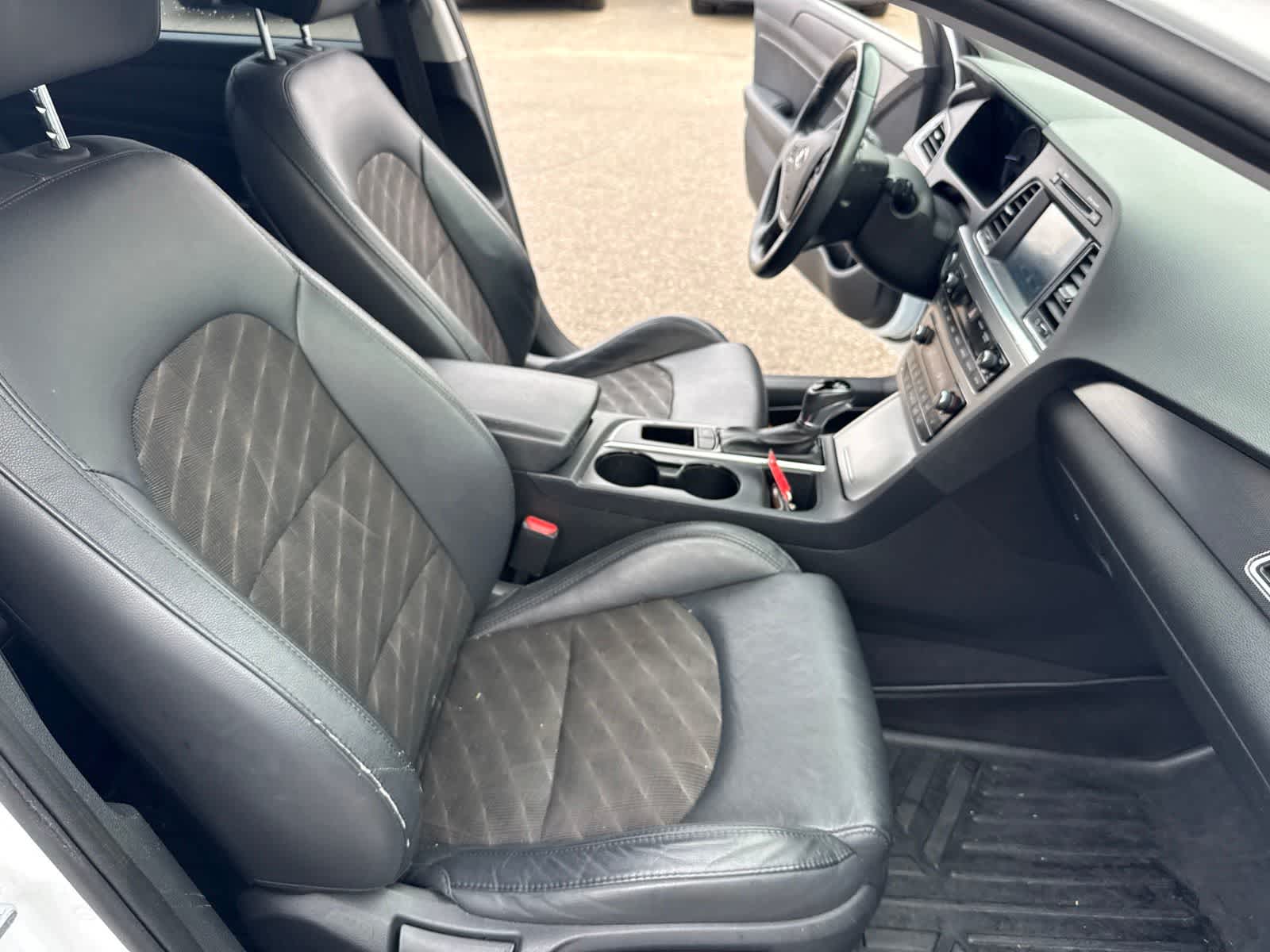 Thumbnail: 2016 Hyundai Sonata - 25