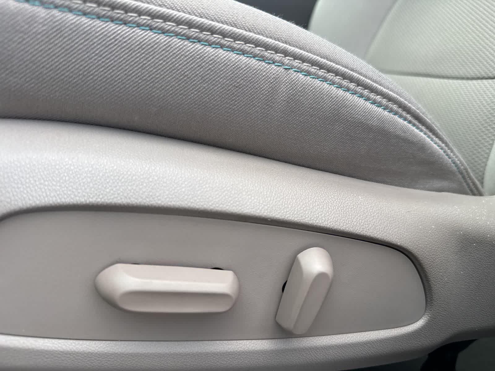 Thumbnail: 2017 Chevrolet Cruze - 16