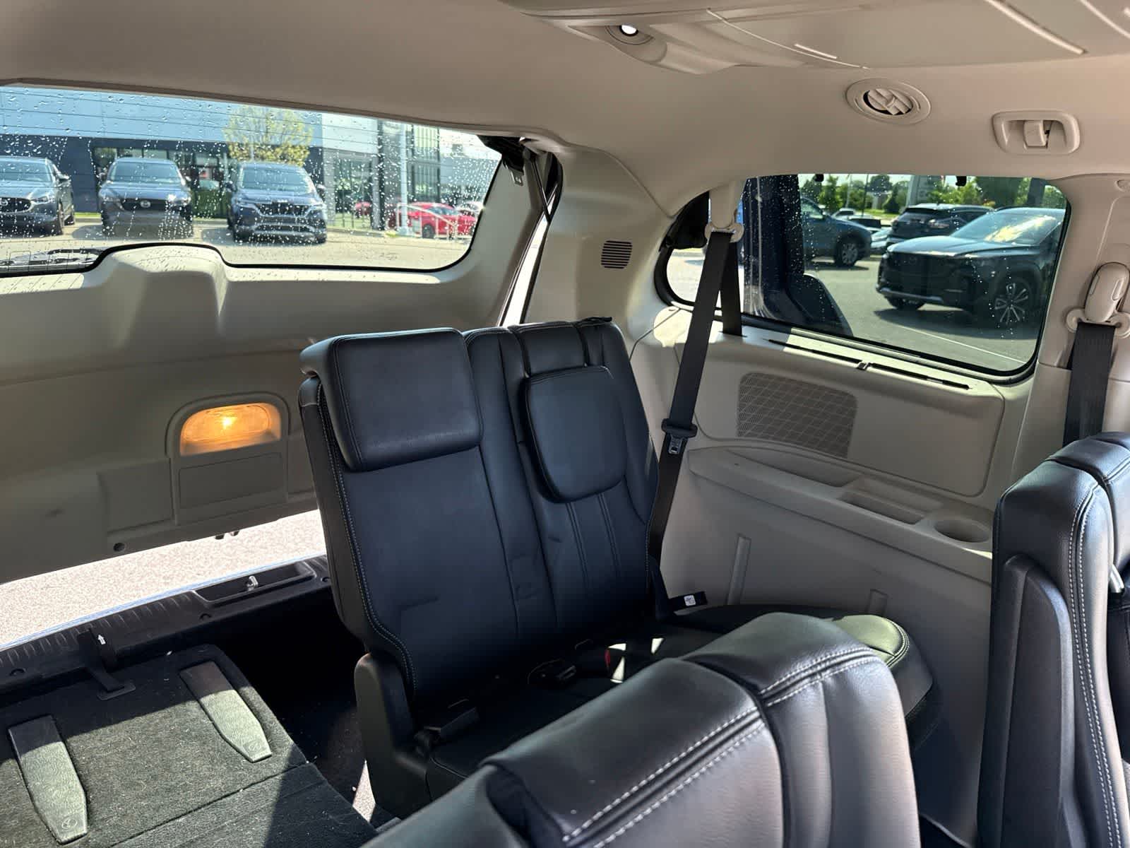 Thumbnail: 2013 Chrysler Town & Country - 24