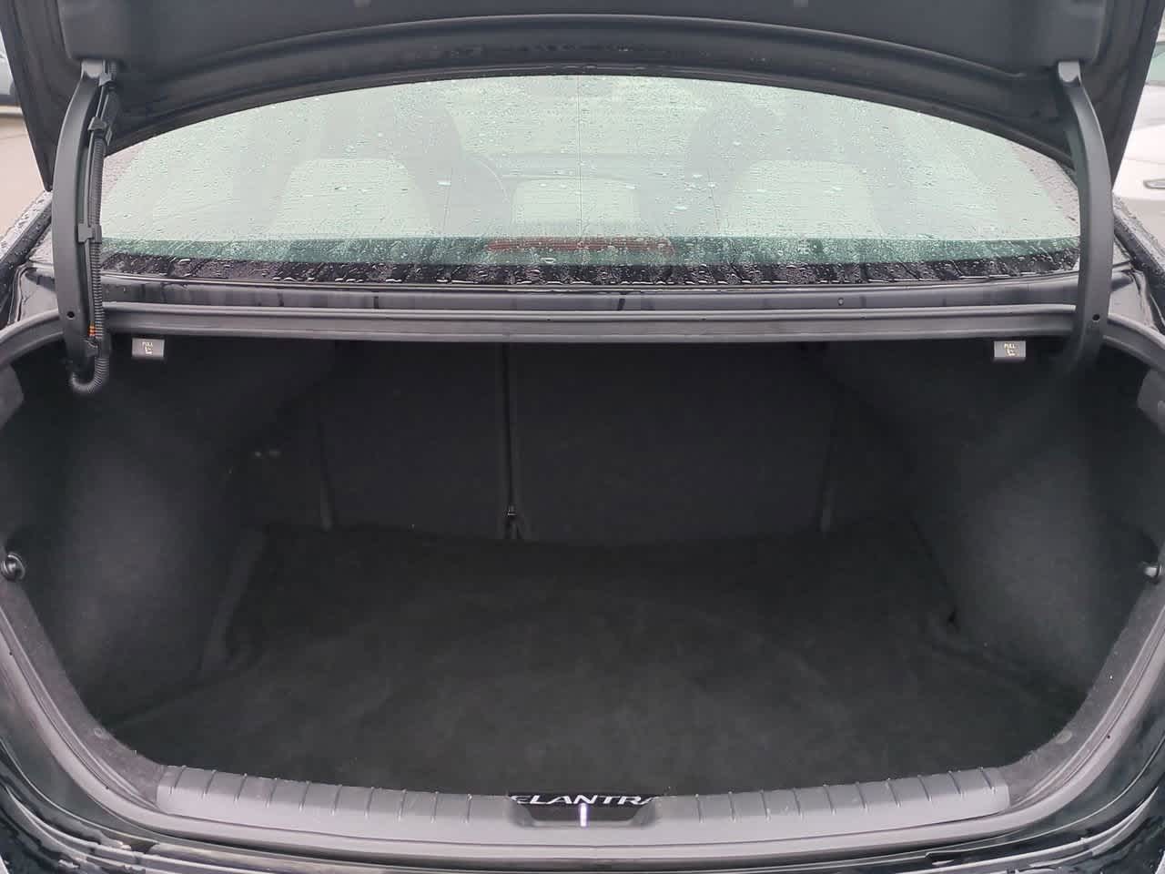 Thumbnail: 2017 Hyundai Elantra - 32