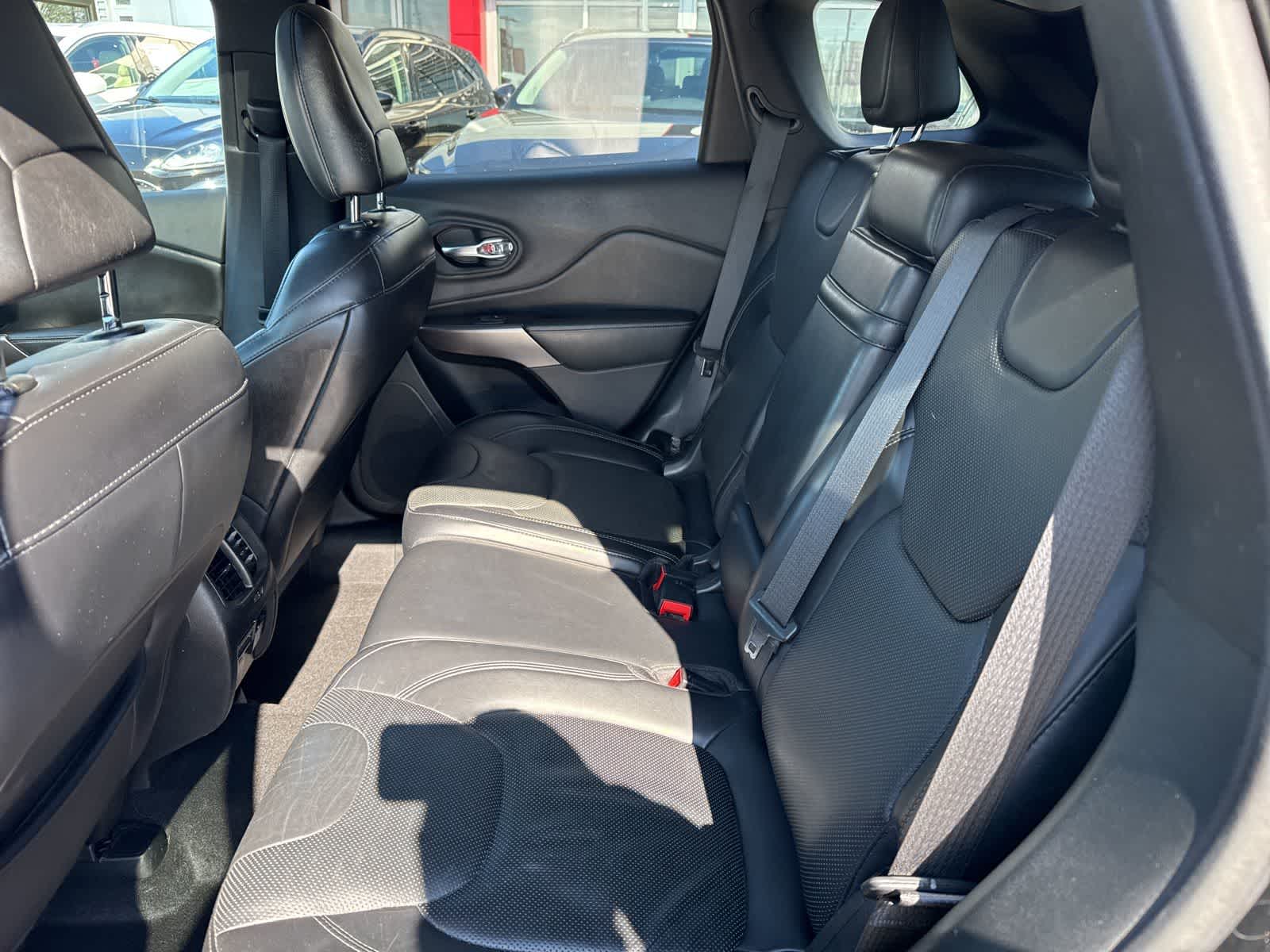 Thumbnail: 2019 Jeep Cherokee - 13