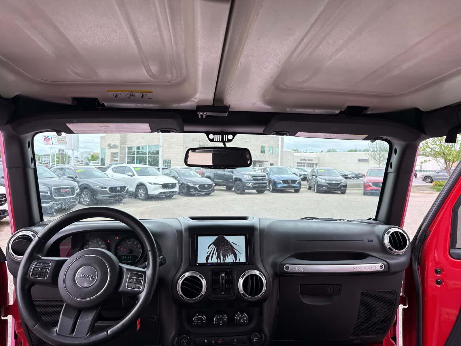 Thumbnail: 2015 Jeep Wrangler - 16
