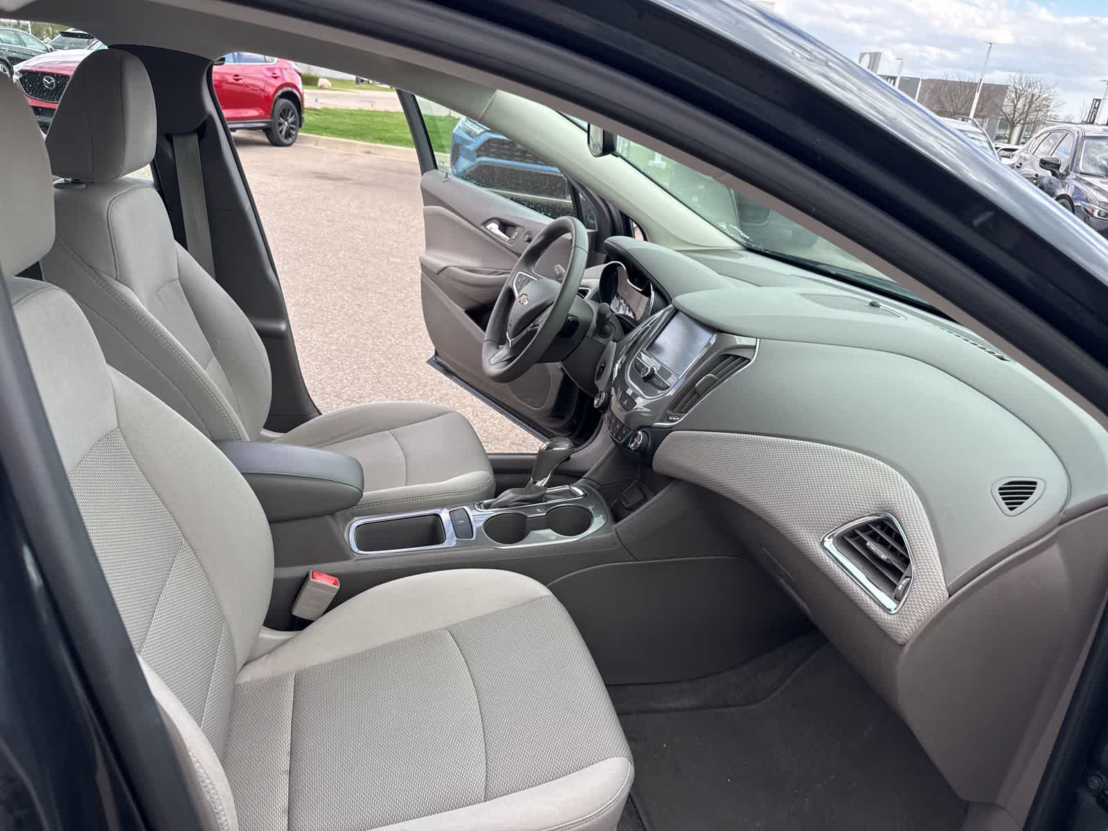 Thumbnail: 2017 Chevrolet Cruze - 26