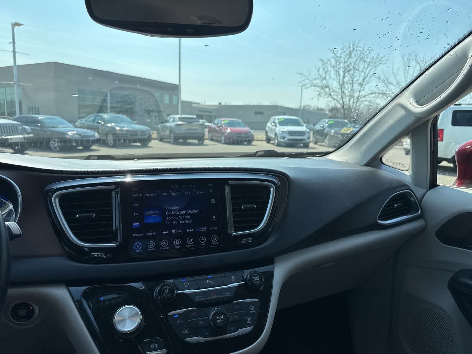 Thumbnail: 2017 Chrysler Pacifica - 19