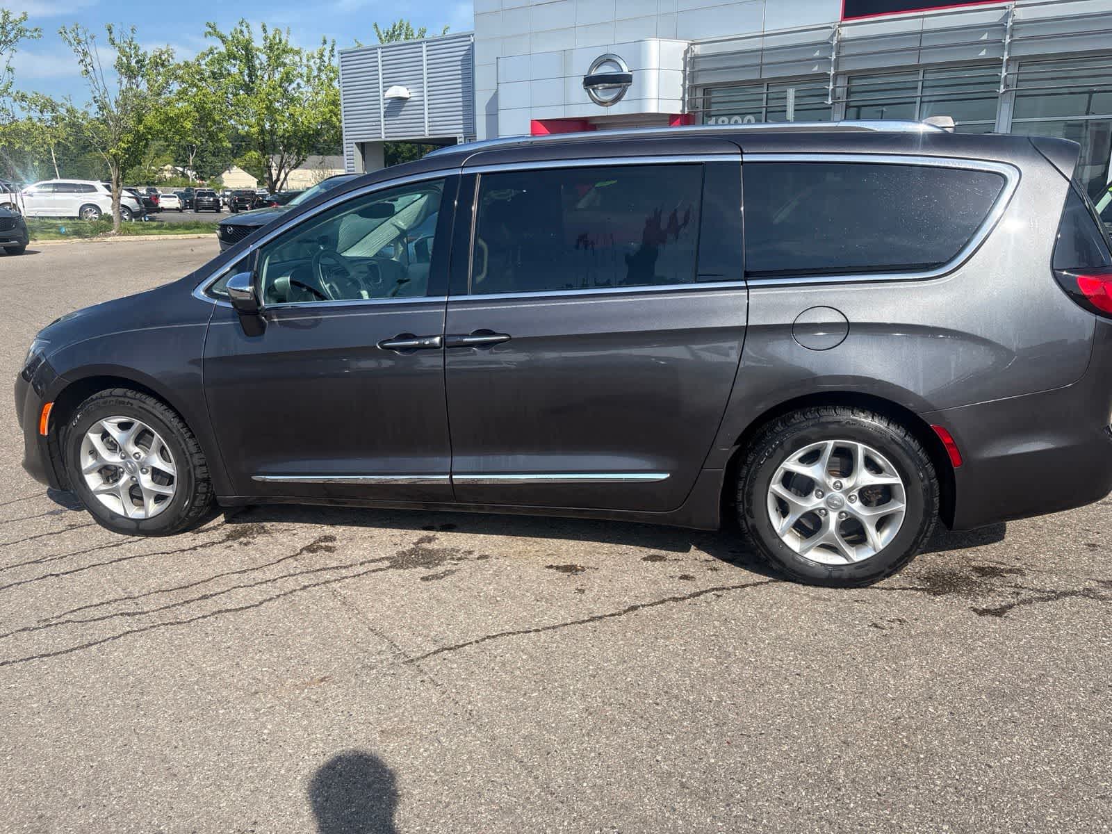 Thumbnail: 2019 Chrysler Pacifica - 8