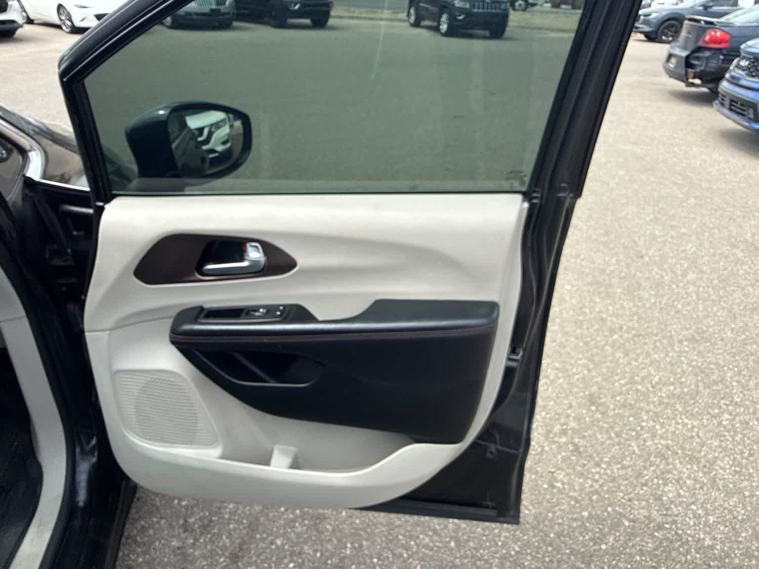 Thumbnail: 2019 Chrysler Pacifica - 27