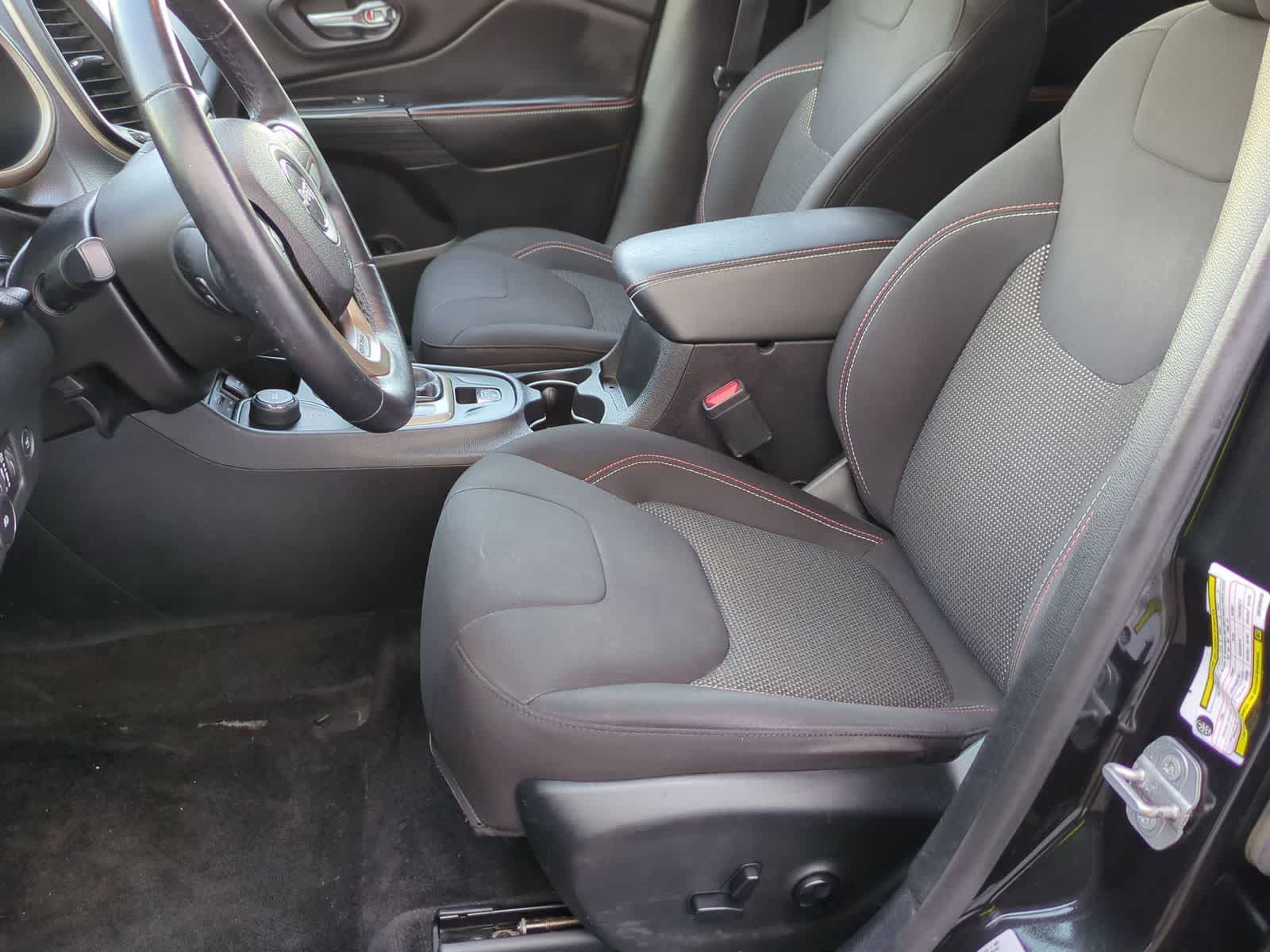 Thumbnail: 2016 Jeep Cherokee - 15