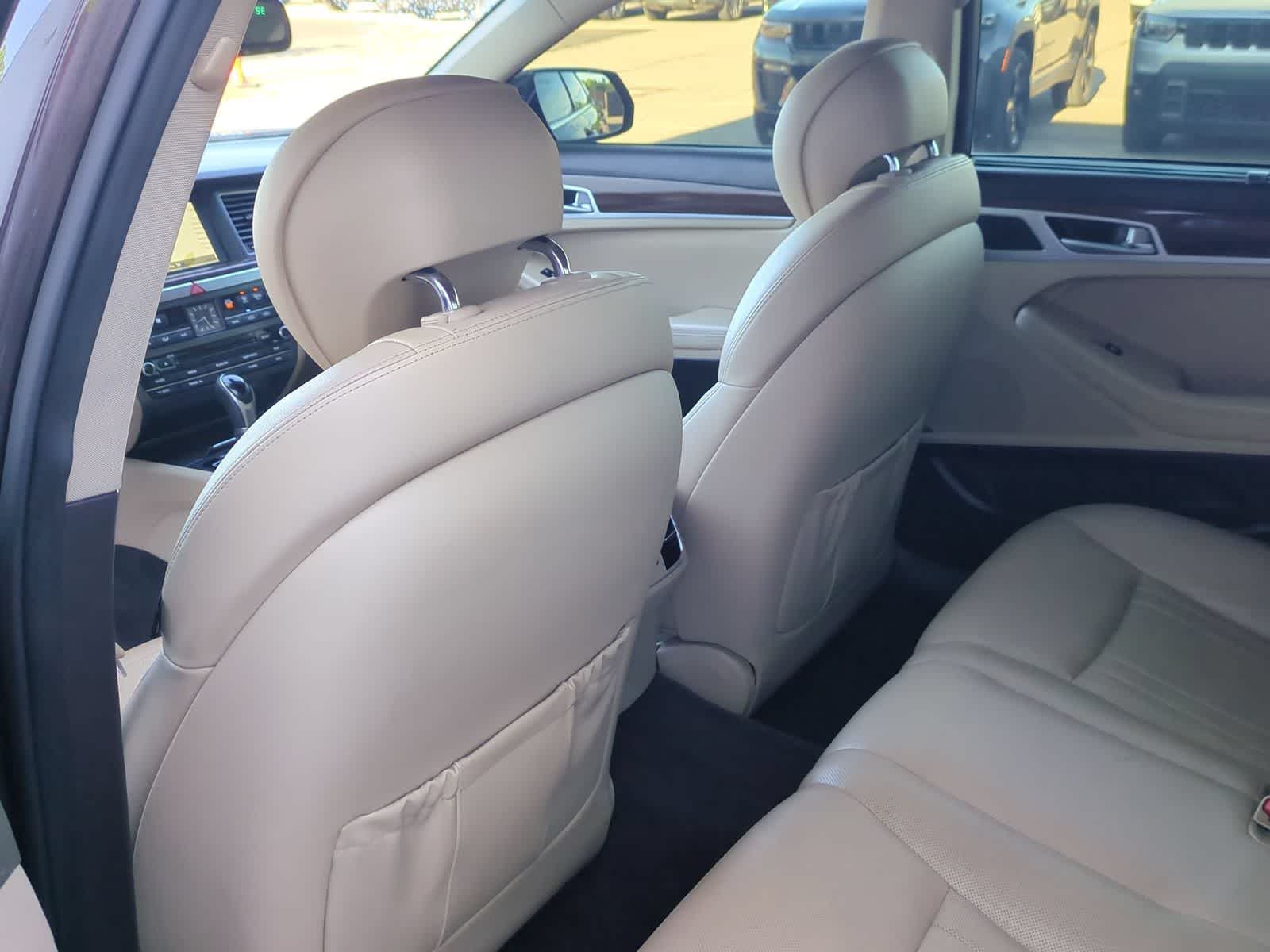 Thumbnail: 2015 Hyundai Genesis - 18