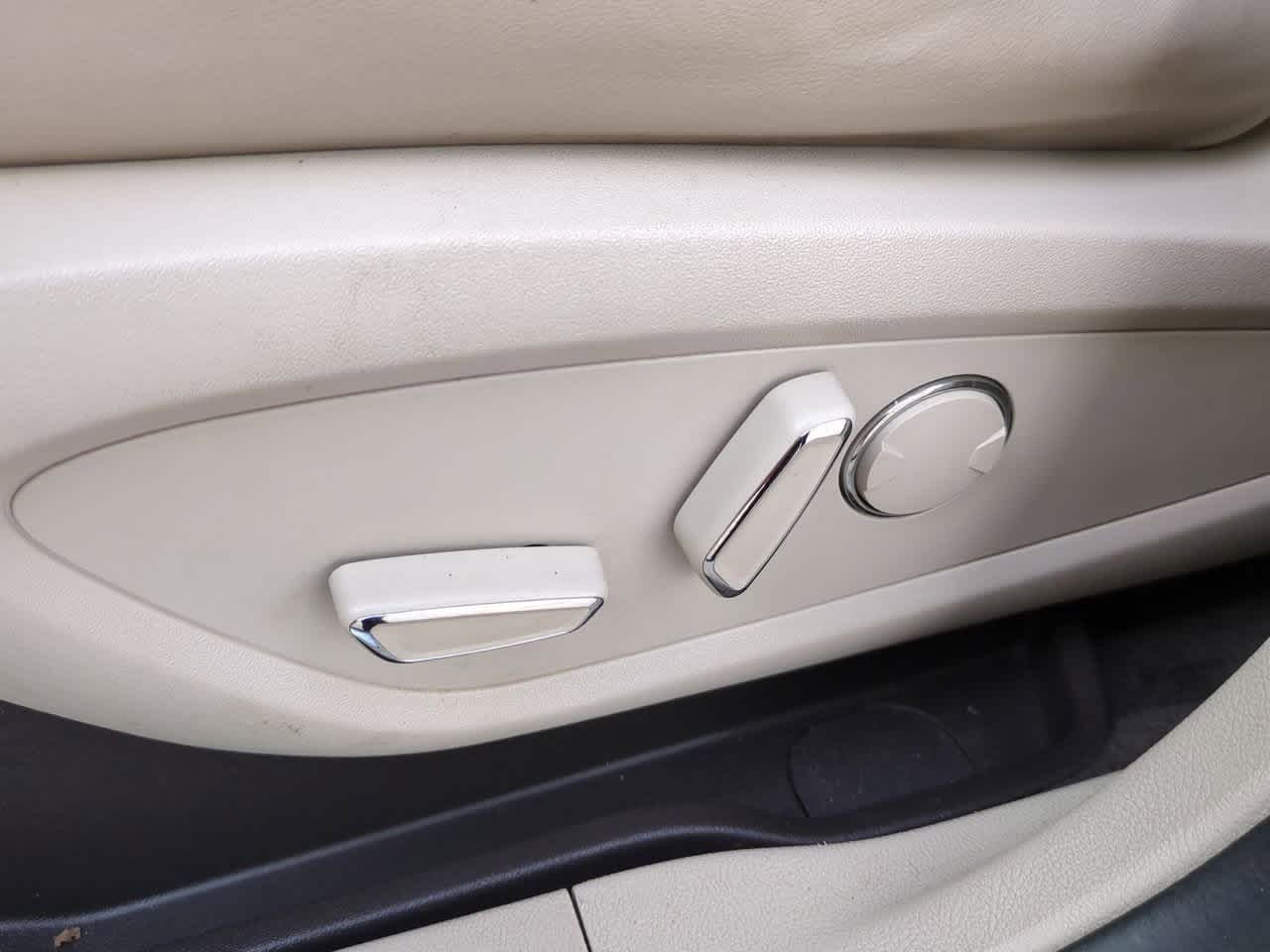 Thumbnail: 2017 Lincoln MKC - 16