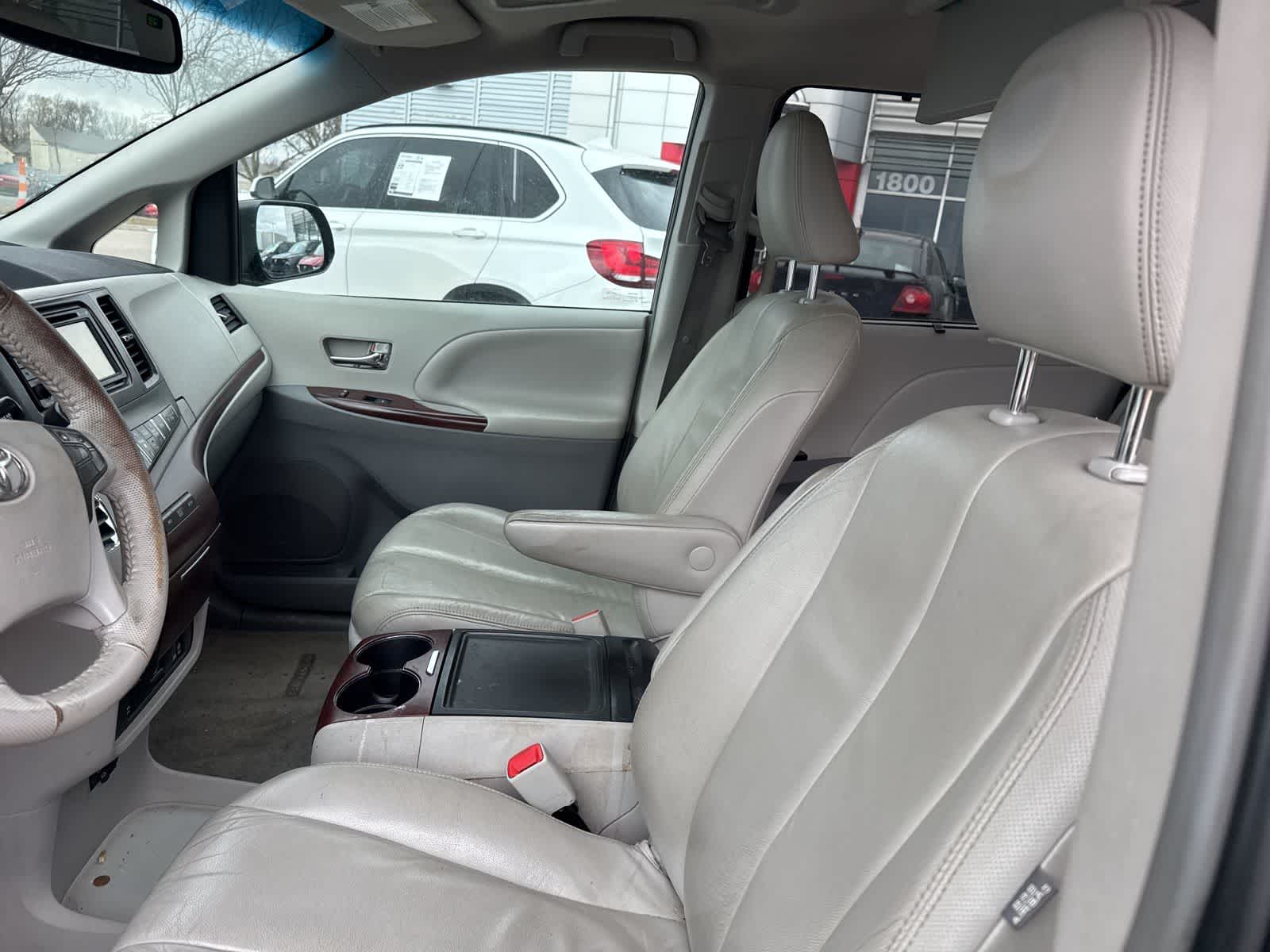 Thumbnail: 2013 Toyota Sienna - 14