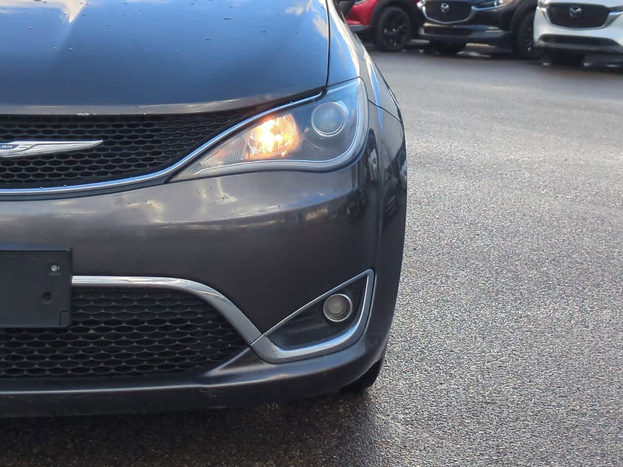 Thumbnail: 2017 Chrysler Pacifica - 10