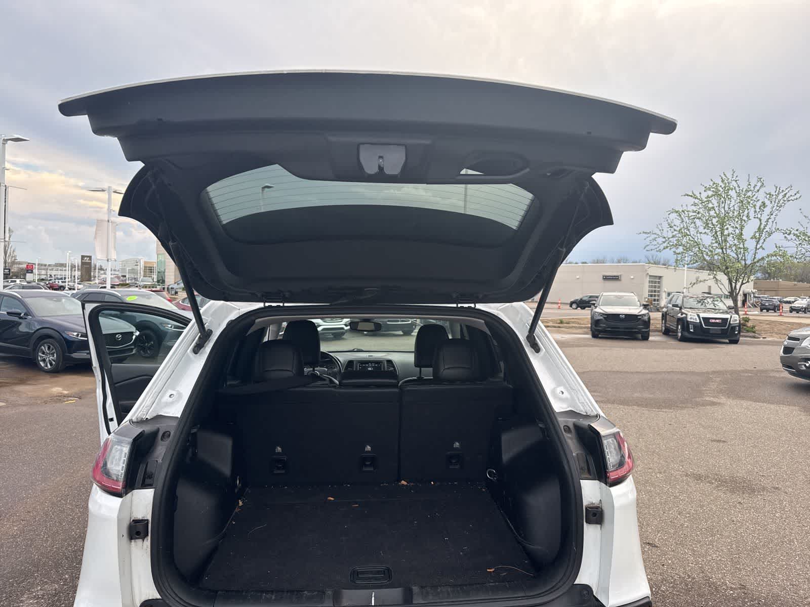 Thumbnail: 2019 Jeep Cherokee - 22